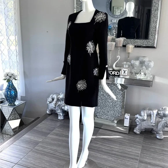 New 🖤 Chic Black and White Mini Dress with Lace Collar - Picture 15 of 17